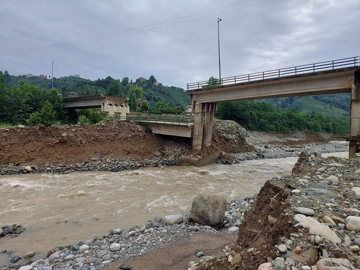 Rize'de iki köyü bağlayan köprü çöktü! vatandaşlardan önemli iddia! 4